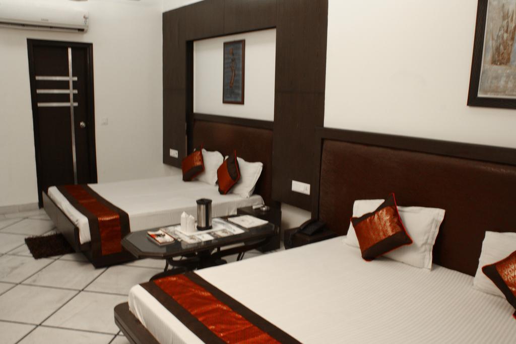 Hotel Apra Inn نيودلهي المظهر الخارجي الصورة
